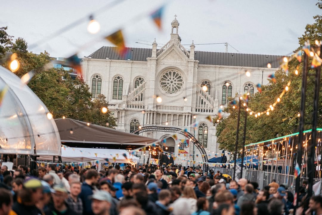Provas de cerveja artesanal no festival Wanderlust, em Bruxelas