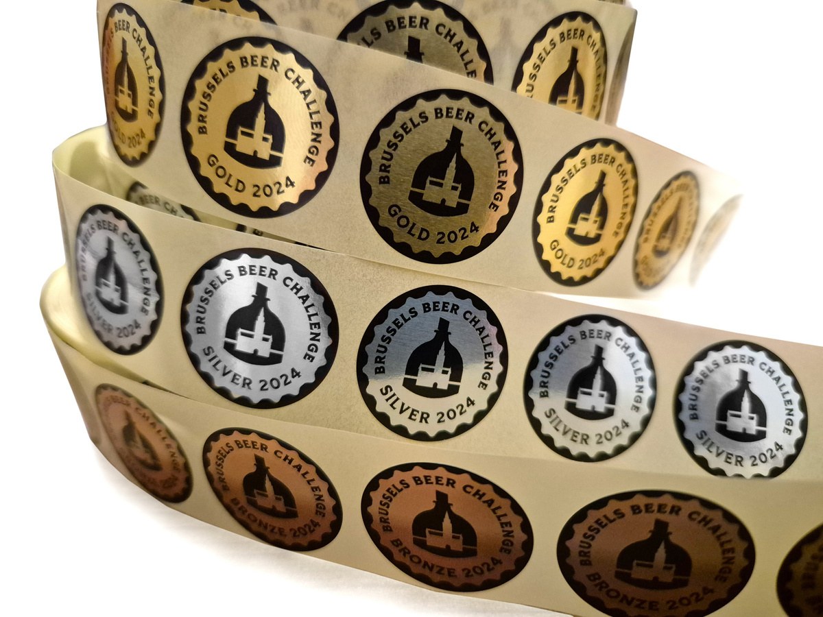 Rolos de medalhas de ouro, prata e bronze do Brussels Beer Challenge